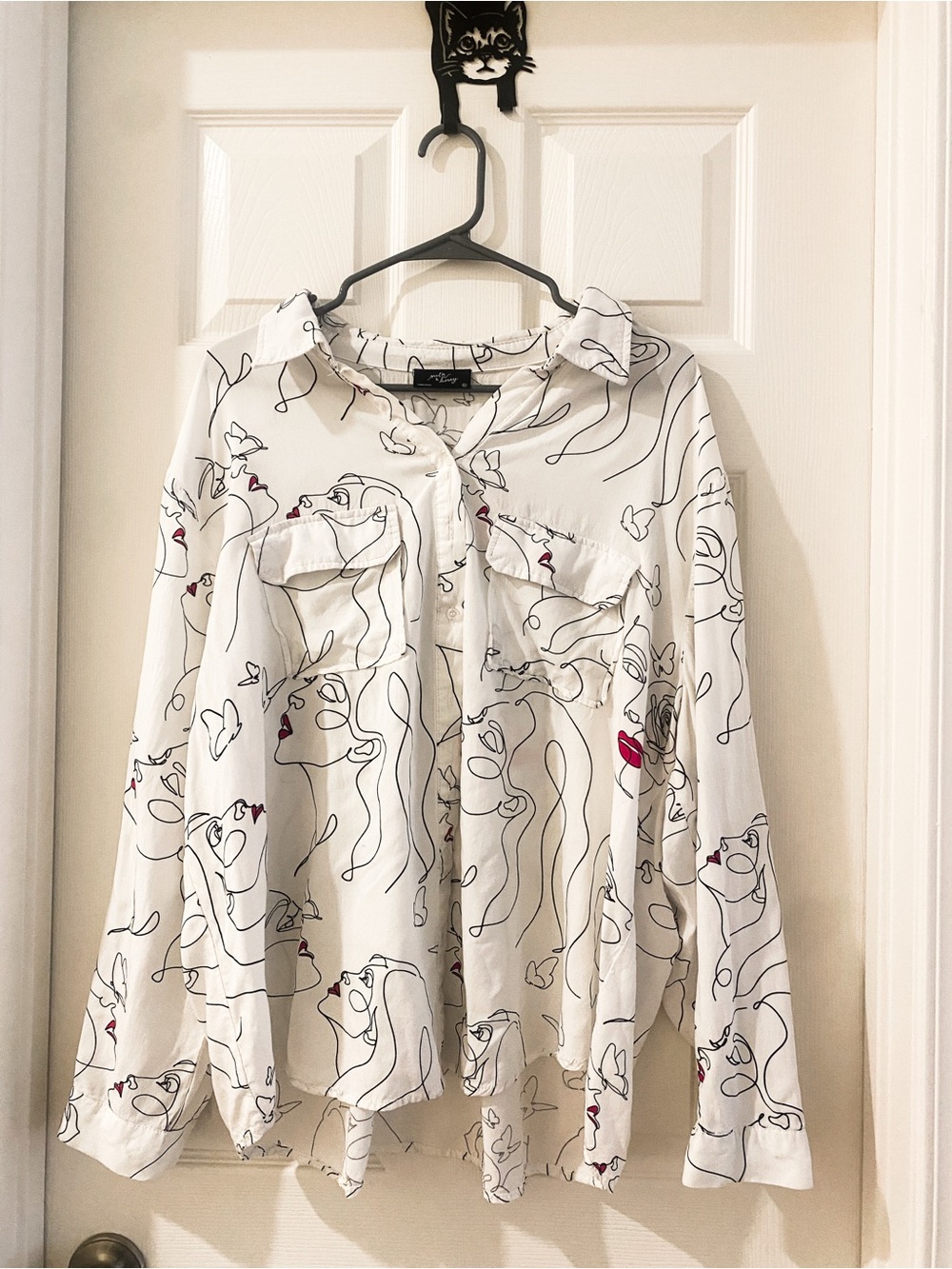 Milk & Honey Long Sleeve face silhouette Abstract Button Up Blouse 3X